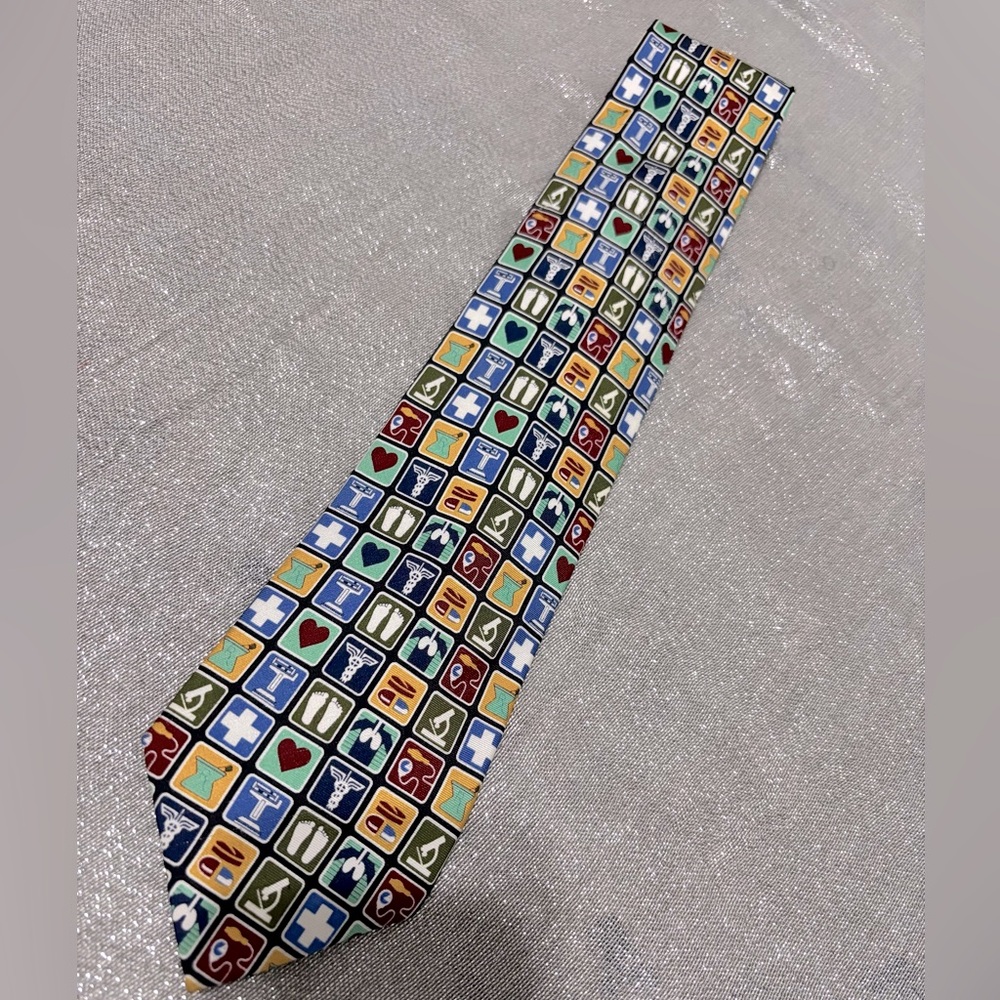 Wild Ties Men's Tie w/Medical Symbols